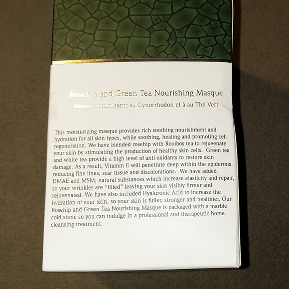 Terre mere Rosehip and Green Tea Nourishing Masque - Picture 3 of 4